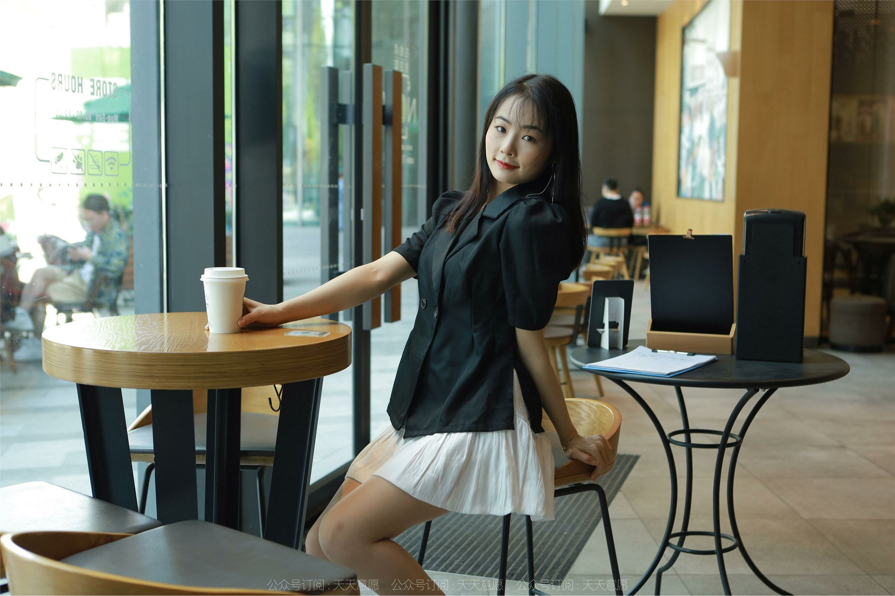 IESS异思趣向  2022.05.06 丝享家 1080：小金《简约黑色凉鞋》